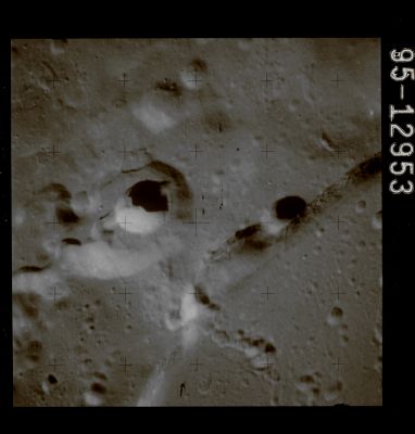 AS 15-95-12953 - Prinz "A"
Coord.: 26,5° North Lat. and 44,0° West Long.
Parole chiave: The Moon from orbit - Prinz "A"