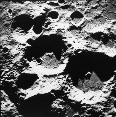 AS 15-M-R16-0284 - East side of Paracelsus Crater
Coord.: 24,5° South Lat. and 162,5° East Long.
Lens Focal Length:  3"
Camera Tilt:  VERT 
Camera Altitude:  116 Km 
Sun Elevation (on local horizon):  5°
Parole chiave: The Moon from orbit - craters