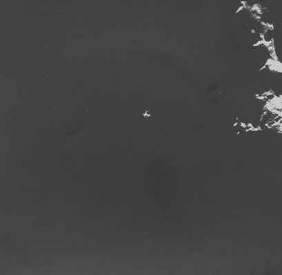 AS 15-M-R34-1309 - The illuminated peak and rim of Barbier Crater
Coord.: 25° South Lat. and 155° East Long.
Lens Focal Length:  3"
Camera Tilt:  25° 
Camera Azimuth:  85 
Camera Altitude:  112 Km 
Sun Elevation (on local horizon):  - 4°

Nota: qualcuno si potrebbe chiedere come mai, con elevazione del Sole (sull'orizzonte locale) ancora negativa - ergo con Sole non ancora sorto -, già si vede che il picco centrale e parte del bordo del Barbier Crater sono illuminati. Interrogativo legittimo, risposta necessaria: perchè l'elevazione del Sole (sull'orizzonte locale) viene calcolata con riferimento al "datum lunare", e cioè l'altitudine "0". 
E' evidente che, in caso di rilievi particolarmente elevati (come quelli che appaiono nel caso di specie), può essere ancora notte al "datum", ma già giorno su un picco o nei pressi della sommità di un rilievo comunque prominente.
Parole chiave: The Moon from orbit - Barbier Crater