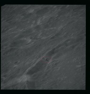 AS 16-121-19407 - The Lobachevsky Anomaly (context frame)
Image Collection:  70mm Hasselblad 
Mission:  16 
Magazine:  121 
Magazine Letter:  PP 
Latitude:  10,0° North
Longitude: 111,3° East
Camera Altitude:  115 Km 
Film Type:  SO-368 
Film Width:  70 mm 
Film Color:  color 
Feature(s):  LOBACHEVSKIY
Parole chiave: The Moon from orbit - Craters - Lobachevsky
