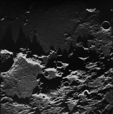 AS 16-M-R28-0995 - Davy and Davy "Y" Crater Region
Coord.: 9,3° South Lat. and 8,4° West Long.
Lens Focal Length:  3"
Camera Tilt:  VERT 
Camera Altitude:  111 Km 
Sun Elevation (on local horizon):  3° 
Parole chiave: The Moon from orbit - Craters