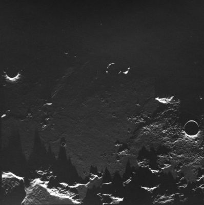 AS 16-M-R28-0997 - Davy and Davy "Y" Crater Region
Coord.: 9,3° South Lat. and 10,6° West Long.
Lens Focal Length:  3"
Camera Tilt:  VERT 
Camera Altitude:  110 Km 
Sun Elevation (on local horizon):  1°
Parole chiave: The Moon from orbit - Craters