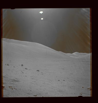 AS 17-140-21502 - Lens Flares (special processing and coloring by Lunar Explorer Italia)
Station 6 Panorama; Solar Incidence Angle: 54° (meaning that the Sun is 36° above the Local Horizon)
Parole chiave: Lunar Panorama