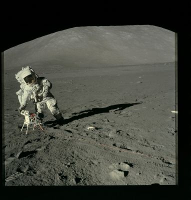 AS 17-134-20439 - Astronaut bending down and Lunar Panorama (Absolute Natural Colors; additional process. and color.: Dr Paolo C. Fienga - Lunexit Team)
nessun commento
Parole chiave: Astronaut and Lunar Surface