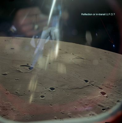 AS 15-88-12004 - Reflection or In-Transit "UFO"?
Dall'occhio attentissimo del Dr Barca, un nuovo Mistero Lunare: circa ad ore 03:00 del frame, poco al di sopra del bordo della Luna (e sulla Regione di Aristarco ed Erodoto: una Regione famosissima per i Cacciatori di TLP ed altri Fenomeni Lunari Anomali), una luce bianca ed azzurra (che ci mostra anche la caratteristica "sfuocatura da movimento"...) sembra transitare via veloce, tenendosi ad una debita distanza dalla Navicella USA.
Osservate, nel finestrino, i riflessi prismatici causati dal Sole (fuori obbiettivo, ma certo abbastanza prossimo al campo di ripresa per generare degli splendidi image-artifacts), alcuni dettagli - riflessi - dell'interno dell'Astronave e quindi la mano dell'Astronauta che sta fotografando (forse Scott, ma non abbiamo modo di esserne certi). 

E la "Luce Blu"? La "Luce Blu", secondo noi, NON è un riflesso di qualcosa che si trova all'interno dell'Astronave, non è un vizio del frame e non è un effetto prismatico. Ed inoltre "scompare" già dal frame successivo. Che cosa stiamo guardando?!?

Complimenti, come sempre, al Dr Gianluigi Barca!!!
Parole chiave: The Moon from orbit - Very Unusual Phenomenon