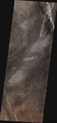 Windstreaks on the S/W Flank of Alba Mons (Absolute Natural Colors; credits for the additional process. and color.: Dr Paolo C. Fienga/Lunar Explorer Italia/IPF)
Orbit Number: 47653
Latitude (centered): 34,8278° North
Longitude (East): 241,838°
Instrument: VIS 
Captured: September, 9th, 2012
Parole chiave: Mars from orbit - Aeolian Features - Windstreaks
