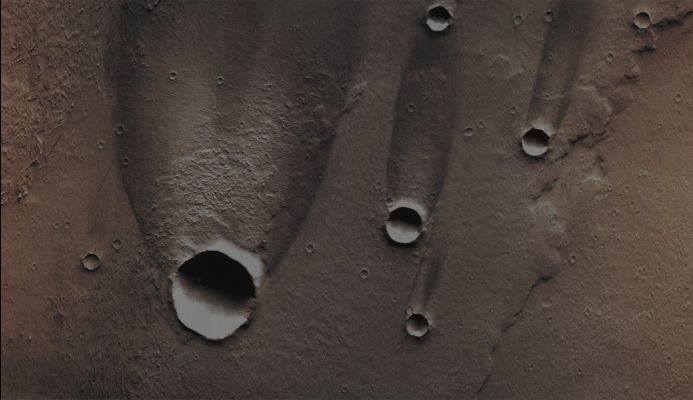 Beautiful Windstreaks (Absolute Natural Colors; credits for the additional process. and color.: Dr Paolo C. Fienga - Lunexit Team)
Caption NASA originale:"This group of Windstreaks is located on Lava Flows, West of Arsia Mons". 

Image information: VIS instrument;
Latitude: 11,0° South;
Longitude: 219,5° East;
Resolution: 18 meter/pixel. 

Parole chiave: Mars from orbit - Aeolian Features - Windstreaks