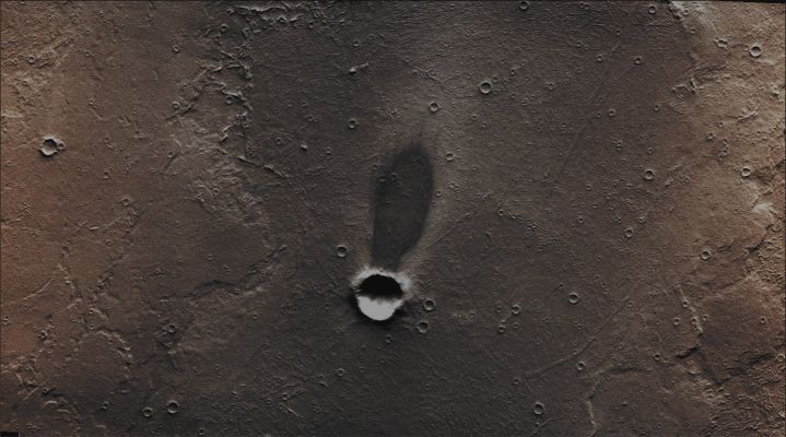 Beautiful Windstreak (Absolute Natural Colors; credits for the additional process. and color.: Dr Paolo C. Fienga - Lunexit Team)
Image information: VIS instrument;
Latitude: 9,0° South;
Longitude: 224,4° East;
Resolution: 18 meter/pixel.
Parole chiave: Mars from orbit - Aeolian Features - Windstreaks