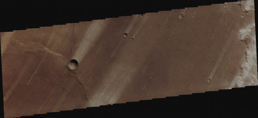 Windstreaks in Terra Sabaea (Natural Colors; credits for the additional process. and color.: Dr Paolo C. Fienga - Lunexit Team)
Orbit Number: 41717
Latitude: 0,444208° South 
Longitude: 68,7349° East 
Instrument: VIS 
Captured: May, 11th, 2011
Parole chiave: Mars from orbit - Aeolian Features - Windstreaks