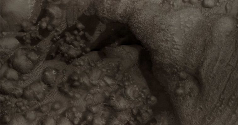 Features of Aram Chaos (Enhanced Absolute Natural Colors; credits for the additional process. and color.: Dr Paolo C. Fienga - Lunexit Team) 
nessun commento
Parole chiave: Mars from orbit - Aram Chaos Region