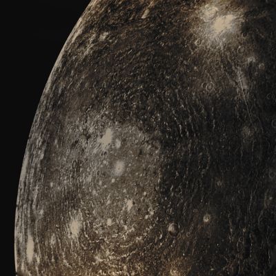 Valhalla! (Absokute Natural Colors; credits for the additional process. and color.: Dr Paolo C. Fienga/Lunar Explorer Italia/Italian Planetary Foundation)
This picture of the gigantic Multi-Ring Impact Basin named "Valhalla" and located on the Jovian moon Callisto, was taken by the NASA - Voyager 1 Spacecraft in the morning of March 6, of the AD 1979, at a distance of about 200.000 Km (such as approx. 124.000 miles) from the Surface of the farthermost of the 4 (four) so-called "Galilean" Natural Satellites (or moons) of the Gas-Giant Planet Jupiter. The complicated Circular Structure which characterizes Valhalla is, in a way (and according to NASA), relatively similar to other large Circular Impact Basins that can be seen on the Surface of the Earth's Moon as well as on the Planet Mercury but, as we already wrote and underlined in the past, we, as IPF, do believe that a true and strong resemblance between Valhalla and another Multi-Ring Impact Basin can only be found with the huge Tyre Crater; a Multi-Ring Impact Crater that is located, as you know, on the Jovian moon Europa.
Usually, the inner portions of these Multi-Ring Impact Basins are generally surrounded by Radially Lineated Ejecta and several Concentric Mountainous Ring Structures, which are thought to have formed during the Impact Event itself. However, the Callistoan Valhalla Multi-Ring Impact Basin consists of a Light-Floored Central Basin, that is approx. 300 Km (such as a little more than 186 miles) in diameter, surrounded by at least 8 (eight) to 10 (ten) discontinuous and rhythmically spaced Ridges, but no Radially Lineated Ejecta can be seen. In any case, the great number of Rings observed around Valhalla is a fact which is consistent with the hypothesis that Callisto possesses a very low Planetary Density and, also, a low internal strength. Furthermore, if you look carefully on the upper right side of the frame, at about 2 o'clock, a beautiful and extremely long and regular Catena (---> Chain of Craters, probably originated by a Cometary Strike or a Meteor that was heavily fragmented at the time of the Impact) can be seen.

This frame (which is an Original NASA - Voyager 1 Spacecraft b/w image published on the NASA - Planetary Photojournal with the ID n. PIA 02277) has been additionally processed and then colorized, according to an educated guess, by Dr Paolo C. Fienga (LXTT-IPF), in Absolute Natural Colors (such as the colors that a human eye would actually perceive if someone were onboard the NASA - Voyager 1 Spacecraft and then looked outside, towards the Jovian moon Callisto), by using an original technique created - and, in time, dramatically improved - by the Lunar Explorer Italia Team. Different colors, as well as different shades of the same color, mean, among others, the existence of different Elements present on the Surface of Callisto, each having a different Albedo (---> Reflectivity) and Chemical Composition.
Parole chiave: Jovian Moons - Callisto