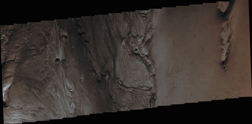 Features of Kasei Valles (Enhanced and Darkened Absolute Natural Colors; credits for the additional process. and color.: Dr Paolo C. Fienga - Lunexit Team)
Orbit Number: 44118 
Latitude: 25,546° North 
Longitude: 300,382° East 
Instrument: VIS 
Captured: December, 24th, 2011
Parole chiave: Mars from orbit - Channels - Kasei Valles Channel System