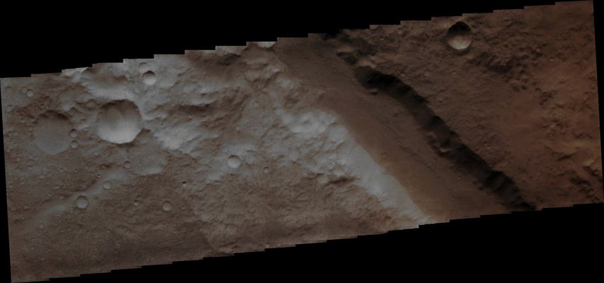 Features of Ma'adim Vallis (Absolute Natural Colors; credits for the additional process. and color.: Dr Paolo C. Fienga - Lunexit Team) 
Orbit Number: 42750;
Latitude: 16,335° South;
Longitude: 176,371° East;
Instrument: VIS;
Captured: August, 4th, 2011
Mars Local Time (M.L.T.): 07:06 (Early Morning Hours)


Parole chiave: Mars from orbit - Channels - Ma'adim Vallis