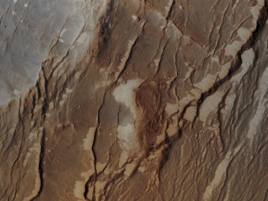 Features of Claritas Fossae (Absolute Natural Colors; credits for the additional process. and color: Dr Paolo C. Fienga - Lunexit Team)
The Claritas Fossae Region is characterised by systems of "Graben" running mainly North-West to South-East. A Graben forms when a block of the Planet's Crust drops down between two Faults, due to extension, or pulling, of the Crust itself.


Parole chiave: Mars from orbit - Claritas Fossae Region
