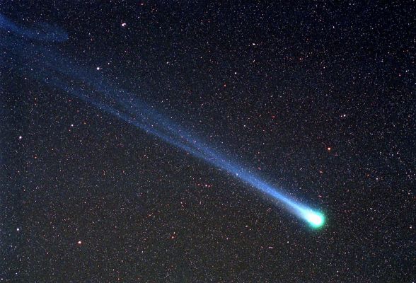 Comet Hyakutake
Da "NASA - Picture of the Day" del giorno 16 Dicembre 2009:"In 1996, an unexpectedly bright comet passed by planet Earth. Discovered less than two months before, Comet C/1996 B2 Hyakutake came within only 1/10th of the Earth-Sun distance from the Earth in late March. At that time, Comet Hyakutake, dubbed the Great Comet of 1996, became the brightest comet to grace the skies of Earth in 20 years. During its previous visit, Comet Hyakutake may well have been seen by the stone age Magdalenian culture, who 17.000 years ago were possibly among the first humans to live in tents as well as caves. 
Pictured above near closest approach as it appeared on 1996 March 26, the long Ion and Dust Tails of Comet Hyakutake are visible flowing off to the left in front of a distant star field that includes both the Big and Little Dippers. 

On the far left, the blue Ion Tail appears to have recently undergone a magnetic disconnection event. On the far right, the Comet's green-tinted Coma obscures a dense nucleus of melting dirty ice estimated to be about 5 Km across. A few months later, Comet Hyakutake began its long trek back to the outer Solar System. 

Because of being gravitationally deflected by massive planets, Comet Hyakutake is not expected back for about 100.000 years...".
Parole chiave: From Earth Pictures - Professional Pictures