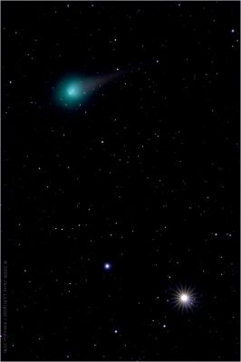 Lulin and Saturn near Opposition
Da "NASA - Picture of the Day" del giorno 27 Febbraio 2009:"Tracking through the constellation Leo on February 23rd, bright planet Saturn and Comet Lulin were both near Opposition -- such as opposite to the Sun in Planet Earth's Sky. 
They also passed within only 2° of each other creating a dramatic celestial photo-op. Comet Lulin was near its closest approach to planet Earth at the time, at a distance of some 61 MKM, but was orbiting in the opposite direction. 
As a result it swept remarkably rapidly across the background of stars. This telephoto image captures both bright Saturn and greenish Lulin in the same field in a scene not too different from binocular views. 
Don't recognize ringed Saturn? The rings are presently tilted nearly edge-on to our view and the brighter Planet is overexposed to record details of the fainter comet. At the upper right, Saturn is marked by multiple diffraction spikes created by the aperture blades in the telephoto lens".  

Parole chiave: Comets - Comet Lulin