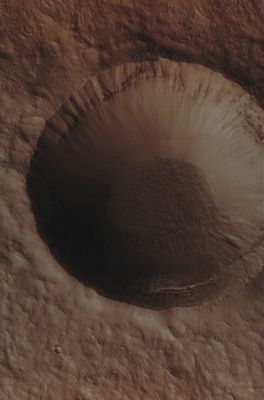 Impact Crater with Frost Deposits (Benedictus XVI Crater - Absolute Natural Colors; credits for the additional process. and color.: Dr Paolo C. Fienga - Lunexit Team) 
Location near: 37,5° South Lat. and 222,1° West Long.
Image width: ~3 Km (~1,9 mi) 
Illumination from: upper left 
Season: Southern Winter
Parole chiave: Mars from orbit - Craters - Benedictus XVI Crater