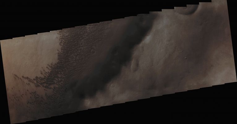 Dunefield in Brashear Crater (Sharpened Absolute Natural Colors; credits for the additional process. and color.: Dr Paolo C. Fienga - Lunexit Team)
Orbit Number: 43459 
Latitude: 53,313° South 
Longitude: 240,286° East 
Instrument: VIS 
Captured: October, 1st, 2011
Mars Local Time (M.L.T.): 16:00 (Middle Afternoon)


Parole chiave: Mars from orbit - Dunefield - Brashear Crater