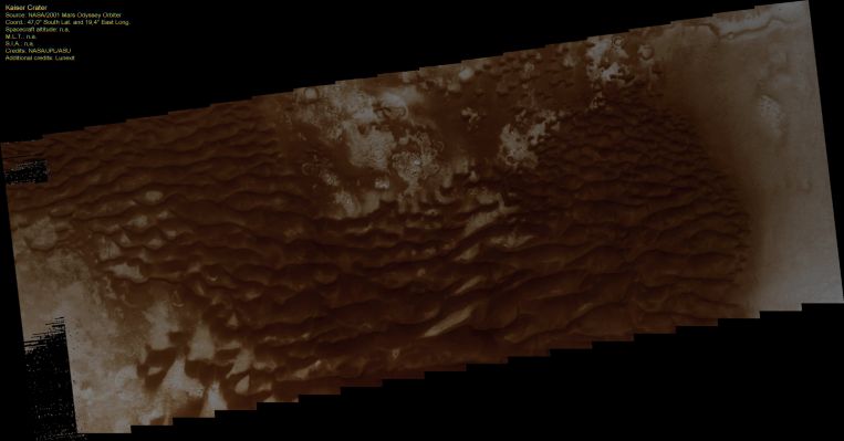 Dunefield in Kaiser Crater (Natural Colors; credits: Lunar Explorer Italia)
Note: In the visible wavelengths the dunes are dark, in IR they are bright (meaning that they are warm).

Parole chiave: Mars from orbit - Craters - Kaiser Crater