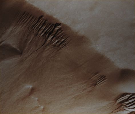 Lyell Crater's Gullies (Natural Colors; credits for the additional process. and color.: Dr Paolo C. Fienga - Lunexit Team)
Caption originale:"This MGS-MOC image shows a suite of Gullies on a Scarp in Lyell Crater". 

Location near: 69,7° South Lat. and 14,0° West Long. 
Image width: ~3 Km (~1,9 mi) 
Illumination from: upper left 
Season: Southern Summer
Parole chiave: Mars from orbit - Craters - Lyell Crater