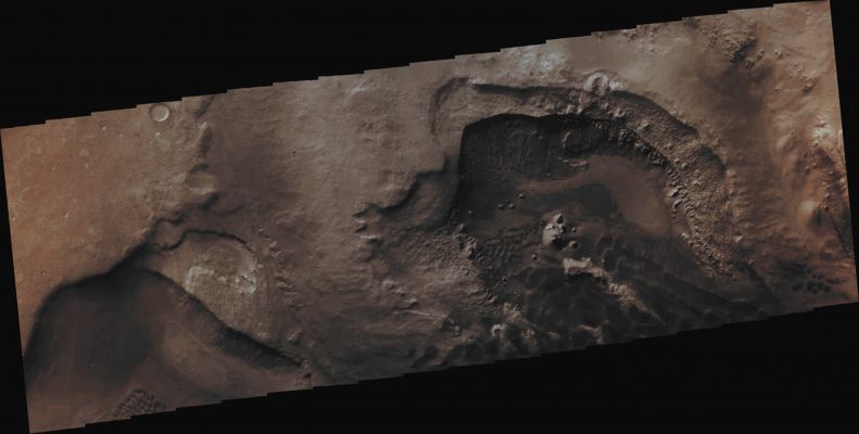 Features of Rabe Crater (Absolute Natural Colors; credits for the additional process. and color.: Dr Paolo C. Fienga - Lunexit Team)
Orbit Number: 43641 
Latitude: 43,5516° South 
Longitude: 34,2324° East 
Instrument: VIS 
Captured: October, 16th, 2011
Mars Local Time (M.L.T.): 15:29 (Early Afternoon)


Parole chiave: Mars from orbit - Craters - Rabe Crater