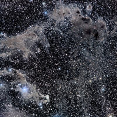 Dark Nebulae
"...La pluralità (di fonti informative e, quindi, di informazioni) ha generato talmente tanto da rendere - paradossalmente - vacua l’informazione, saziando ed alienando il consumatore al punto che, oggi, egli si ferma davanti alla “informazione” (molto tra virgolette e di qualunque natura essa sia) solo se questa riesce a tenerlo con la bocca aperta e lo sguardo vitreo; qualche minuto in più, se essa riesce anche a toccargli lo stato emotivo attraverso immagini forti e spettacolari (non a caso, le tragedie sono il Santo Graal dei media).

Quindi se “sensazionalismo” è il dictat, qualunque prodotto dovrà essere confezionato ed offerto con questo criterio: perché è l’unico in grado di garantire una platea abbastanza numerosa da assicurare un rientro economico (all'investitore)..."

Giuseppe Spina - "Lettere"

"...Il Dolore, le Lacrime e, più in generale, la Miseria Umana (in tutte le sue forme), sono le Pietre Angolari dell'informazione (televisiva e non solo)..."

P.C. Floegers
Parole chiave: From Earth Pictures - Professional Pictures