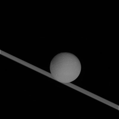 Crossing the Rings (2)
Caption NASA:"N00086773.jpg was taken on July 22, 2007 and received on Earth July 23, 2007. The camera was pointing toward DIONE that, at the time, was approx. 710.911 Km away.
The image was taken using the CL1 and GRN filters and it has not been validated or calibrated".
Parole chiave: Saturn's Moons - Dione