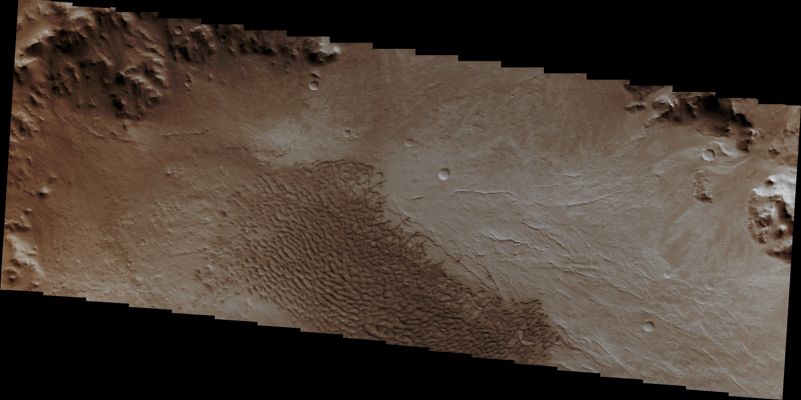 Large Dunefield in Arabia Terra (Absolute Natural Colors; credits for the additional process. and color.: Dr Paolo C. Fienga - Lunexit Team)
Orbit Number: 44193 
Latitude: 21,700° North 
Longitude: 320,257° East 
Instrument: VIS 
Captured: December, 1st, 2011


Parole chiave: Mars from orbit - Dunefield - Arabia Terra Region