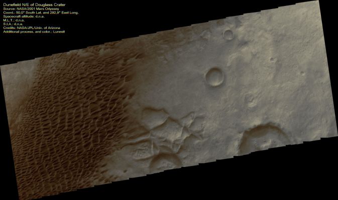 Sand-Sheet and Dunefield (Natural Colors; credits: Lunexit)
nessun commento
Parole chiave: Mars from orbit - Dunes - Aonia Terra Region
