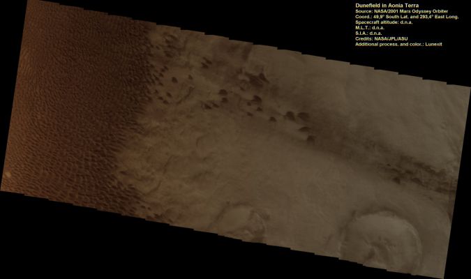 Dunefield in Aonia Terra (Natural Colors; credits: Lunar Explorer Italia)
nessun commento
Parole chiave: Mars from orbit - Dunes - Aonia Terra Region