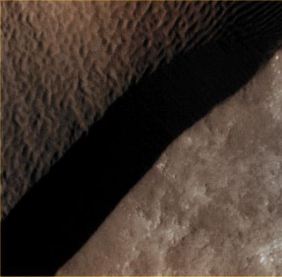 Moving Rippled Dune-Front in Hershel Crater (Enhanced Absolute Natural Colors; credits for the additional process. and color.: Dr Paolo C. Fienga - Lunexit Team)
A Rippled Dune-Front in Herschel Crater on Mars moved an average of about 1 meter (such as about o1 yard) between March 3rd, 2007 and December 1st, 2010. Herschel Crater is located just South of the Equator, in the Cratered Highlands.
This is one of several sites where the MRO has observed shifting Sand Dunes and Ripples. Previously, scientists thought sand on Mars was mostly immobile. It took the mission's High Resolution Imaging Science Experiment (HiRISE) to take sharp enough images to finally see the movement. While Dust is easily blown around the Red Planet, its thin Atmosphere means that strong Winds are required to move Grains of Sand.
Parole chiave: Mars from orbit - Dunefield - Herschel Crater