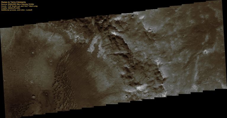 Dunefield in Terra Cimmeria (Natural Colors; credits: Lunar Explorer Italia)
nessun commento
Parole chiave: Mars from orbit - Dunes - Terra Cimmeria Region