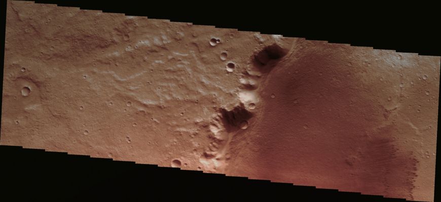Reddish Dunes in Terra Tyrrhena (Natural Colors; credits for the additional process. and color.: Dr Paolo C. Fienga - Lunar Explorer Italia)
Source: NASA/2001 Mars Odyssey Orbiter
Coord.: 9,9° South Lat. and 98,1° East Long.
Parole chiave: Mars from orbit - Dunes - Terra Tyrrhena Region