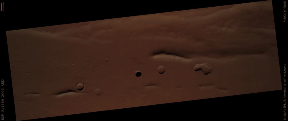 Collapse Pit in Tractus Fossae (Enhanced and Darkened Natural Colors; credits for the additional process. and color.: Dr Paolo C. Fienga - Lunar Explorer Italia)
Mars Local Time: 15:46 (middle afternoon)
Coord. (centered): 26,1° North Lat. and 259,4° East Long.
Spacecraft altitude: 281,9 Km (such as about 176,2 miles) 
Original image scale range: 28,2 cm/pixel (with 1 x 1 binning) so objects ~ 85 cm across are resolved 
Map projected scale: 25 cm/pixel
Map projection: EQUIRECTANGULAR 
Emission Angle: 6,7° 
Phase Angle: 54,4°
Solar Incidence Angle: 61° (meaning that the Sun is about 29° above the Local Horizon)
Solar Longitude: 182,8° (Northern Autumn)
Credits: NASA/JPL/University of Arizona
Additional process. and coloring: Lunar Explorer Italia
Parole chiave: Mars from orbit - Collapse Features - Pit - Tractus Fossae Region