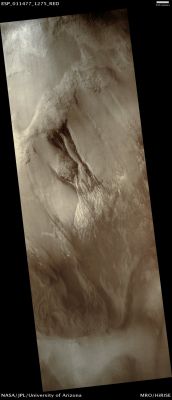 Huge Seepage in Argyre Region (Natural Colors; credits: Lunar Explorer Italia)
Mars Local Time: 16:02 (middle afternoon)
Coord. (centered): 52,0° South Lat. and 304,9° East Long.
Spacecraft altitude: 251,0 Km (such as about 156,9 miles) 
Original image scale range: 25,1 cm/pixel (with 1 x 1 binning) so objects ~ 75 cm across are resolved 
Map projected scale: 25 cm/pixel
Map projection: EQUIRECTANGULAR 
Emission Angle: 1,6° 
Phase Angle: 71,6°
Solar Incidence Angle: 70° (meaning that the Sun is about 20° above the Local Horizon)
Solar Longitude: 186,9° (Northern Autumn)
Credits: NASA/JPL/University of Arizona
Additional process. and coloring: Lunar Explorer Italia
Parole chiave: Mars from orbit - Seeps - Argyre Planitia