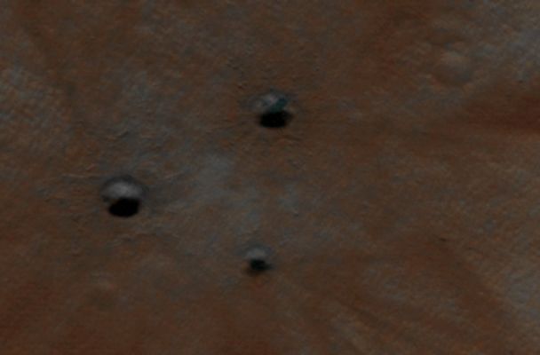Fresh Triplet! (edm n. 2 - Natural Colors; credits: Dr M. Faccin)
nessun commento
Parole chiave: Mars from orbit - Craters - Fresh Triplet