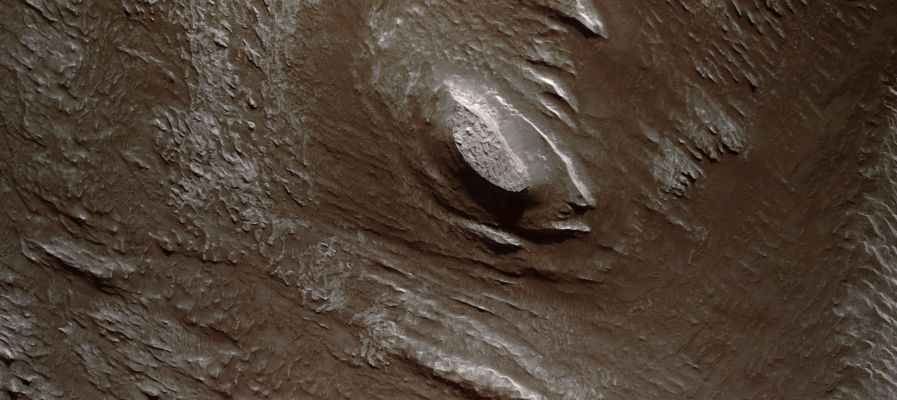 Oval Mesa on Ganges Mensa (and another "mistery" solved) - Full image, non-map projected and Natural Colors; credits: Lunar Explorer Italia
nessun commento
Parole chiave: Mars from orbit - Ganges Mensa Region