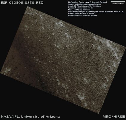 Defrosting Spots over Polygonal Terrain (Natural Colors; credits: Lunar Explorer Italia)
nessun commento
Parole chiave: Mars from orbit - South Polar Regions - Polygonal Terrain