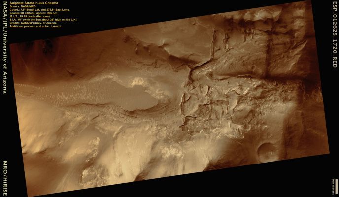 Sulfate Strata in Ius Chasma (Natural Colors; credits: Lunexit)
...Ed ora, dato che al peggio ed al ridicolo non c'è mai fine, ci aspettiamo che qualcuno trovi una "Scritta", da qualche parte, che indichi questi depositi di Solfati...
Parole chiave: Mars from orbit - Valles Marineris - Ius Chasma