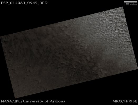Active Geyser on Mars: the "Region" (Natural Colors; credits: Lunexit)
Coord.: 85,4° South Lat. and 104,0° East Long.
Spacecraft altitude: about 248 Km
M.L.T.: 16:08 (middle afternoon)
S.I.A.: 69° (with the Sun about 21° above the Local Horizon)
Credits: NASA/JPL/Univ. of Arizona
Additional process. and color.: Lunexit

Attività geotermica su Marte? La risposta, detta quasi sussurrando, ci arriva direttamente dalla NASA ed è "Si": su Marte si manifesta ancora CERTAMENTE un quantum (residuale?) di attività geotermica e la prova è nelle bocche ancora attive di una serie di geysers che vediamo nelle Regioni Sud-Polari (le Regioni che sembrano ospitarne di più, ma certo non le uniche Regioni ancora "vive" di Marte).
Dietro questa semplice (ed affascinante) ammissione, si apre un universo di possibilità, tutte quante accomunate da una circostanza: il sottosuolo di Marte è ancora "vivo" ed è ancora abbastanza "caldo e vivace" da sostenere la verificazione di eventi eruttivi (di modesta scala, ma non per questo di modesta importanza).

A quando la notizia che nel sottosuolo di Marte esistono ancora e, nelle ere, si sono sviluppate ed evolute delle Forme Vitali Indigene?...
Parole chiave: Mars from orbit - South Polar Regions - possible Geyser