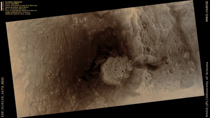 "Worm-like" Surface Feature in the Southern Highlands (ctx frame - Natural Colors; credits: Lunexit)
nessun commento
Parole chiave: Mars from orbit - Southern Features - Unusually-looking Surface Feature