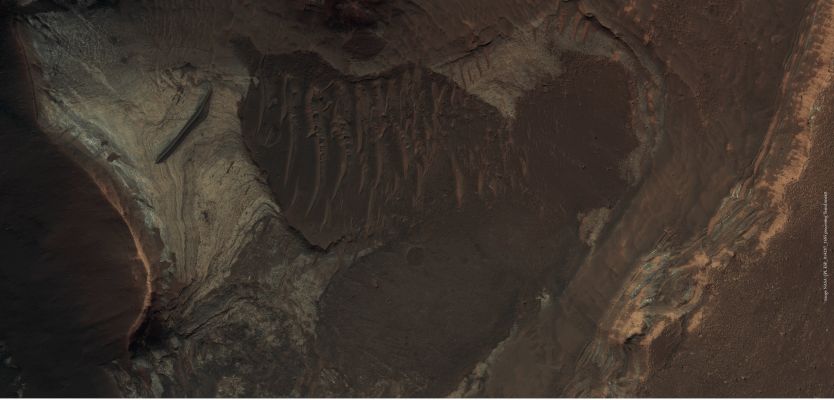 Noctis Labyrinthus (EDM - possible True Colors; credits for the additional process. and color.: Dr Marco Faccin - Lunexit Team)
nessun commento
Parole chiave: Mars from orbit - Noctis Labyrinthus