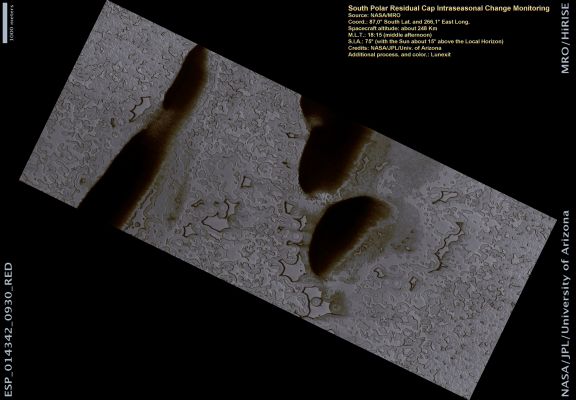 South Polar Residual Cap Intraseasonal Change Monitoring (CTX Frame - Natural Colors; credits: Lunexit)
nessun commento
Parole chiave: Mars from orbit - South Pole - South Polar Residual Cap