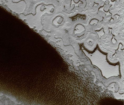 South Polar Residual Cap Intraseasonal Change Monitoring (EDM n.7 - Natural Colors; credits: Lunexit)
nessun commento
Parole chiave: Mars from orbit - South Pole - South Polar Residual Cap