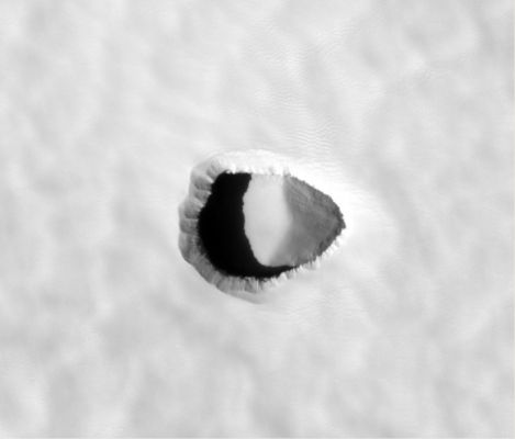 Extremely Unusually-looking Skylight (SuperEDM n.1 - credits: Dr G. Barca)
nessun commento
Parole chiave: Mars from orbit - Collapse Features - Pit