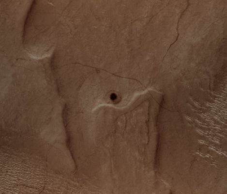 Extremely Unusual Surface Feature in Argyre Planitia (Natural Colors - SuperEDM n.1 - credits: Dr G. Barca & Lunexit)
nessun commento
Parole chiave: Mars from orbit - Argyre Planitia Region