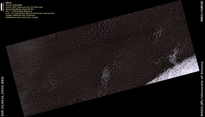 South Polar Layered Deposits (Natural Colors; credits: Lunexit)
nessun commento
Parole chiave: Mars from orbit - South Polar Regions - SPLD