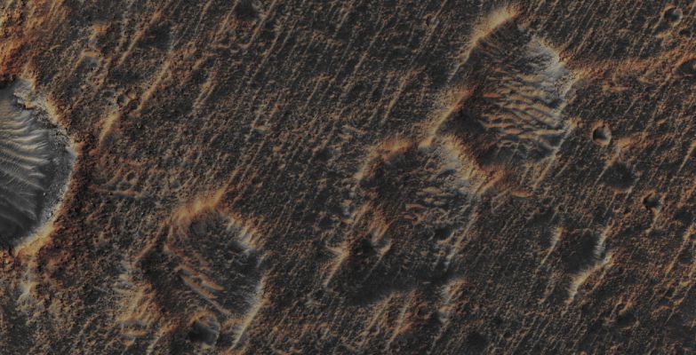 Light-Toned Layered Rocks in Arabia and East Xanthe Regions (EDM n.1 - Absolute Natural Colors; credits for the additional process. and color.: Dr Paolo C. Fienga - Lunexit Team)
Mars Local Time: 15:31 (Middle Afternoon)
Coord. (centered): 19,9° North Lat. and 342,5° East Long.
Spacecraft altitude: 284,8 Km (such as about 178,0 miles) 
Original image scale range: 57,0 cm/pixel (with 2 x 2 binning) so objects ~ 1 mt and 71,0 cm across are resolved
Map projected scale: 50 cm/pixel
Map projection: EQUIRECTANGULAR
Emission Angle: 5,9° 
Sun-Mars-Spacecraft (or "Phase") Angle: 66,2°
Solar Incidence Angle: 61° (meaning that the Sun is about 29° above the Local Horizon)
Solar Longitude: 207,0° (Northern Fall)
Credits: NASA/JPL/University of Arizona
Additional process. and coloring: Dr Paolo C. Fienga - Lunar Explorer Italia
Parole chiave: Mars from orbit - Layered Rocks