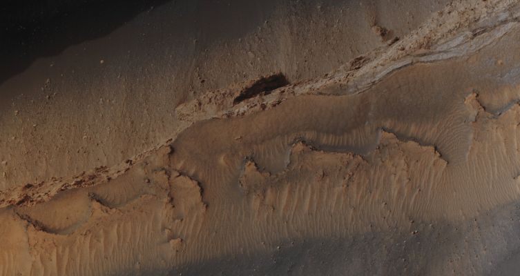 Fissure in Cerberus Fossae (EDM - Absolute Natural Colors; credits for the additional process. and color.: Dr Paolo C. Fienga - Lunar Explorer Italia)
nessun commento
Parole chiave: Mars from orbit - Volcanic Features - Fissures - Cerberus Fossae