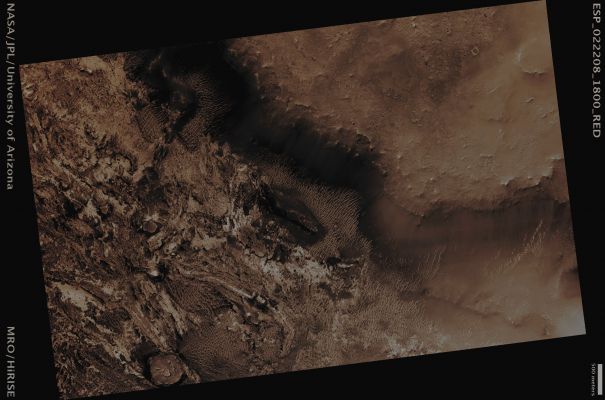 Light-Toned Units and Dunes in Meridiani Planum (Absolute Natural Colors; credits for the additional process. and color.: Dr Paolo C. Fienga - Lunexit Team)
Acquisition date: April, 22, 2011
Mars Local Time: 14:37 (Early Afternoon)
Latitude (centered): 0,1° South 
Longitude (East): 8,8° 
Spacecraft Altitude (such as "Range to Target Site"): 271,8 Km (169,9 miles) 
Original Image Scale Range: 54,4 cm/pixel (with 2 x 2 binning) so objects ~1 mt and 63 cm across are resolved 
Map Projected Scale: 50 cm/pixel
Map Projection: EQUIRECTANGULAR 
Emission Angle: 6,9° 
Sun-Target-MRO (such as "Phase") Angle: 39,6°
Solar Incidence Angle (S.I.A.): 46°, with the Sun about 44° above the Local Horizon 
Solar Longitude: 279,1° (Northern Winter)
Parole chiave: Mars from orbit - Meridiani Planum Region